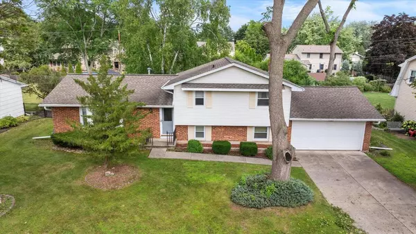 Green Bay, WI 54301,517 HILLTOP DRIVE