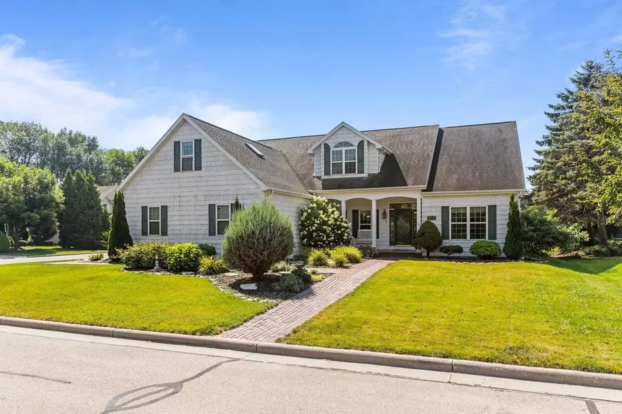 825 YORKSHIRE ROAD, Neenah, WI 54956