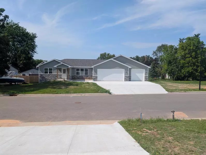 1931 SOUTHLAND LANE, New London, WI 54961