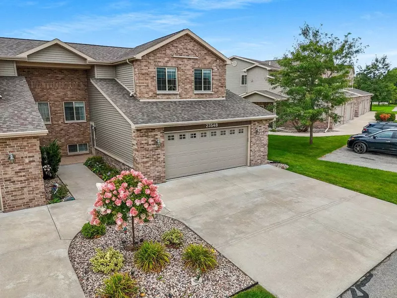 2354 E PLANK CIRCLE #B, Appleton, WI 54915