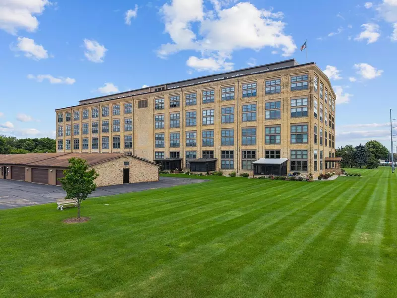 1545 ARBORETUM DRIVE #232, Oshkosh, WI 54901