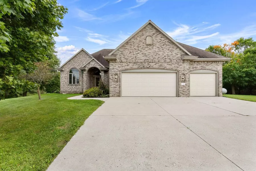 7901 MIDDLE ROAD, Manitowoc, WI 54220