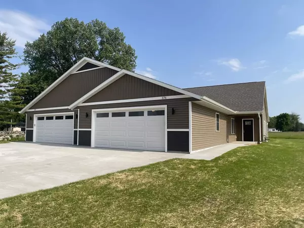 376 CANAL STREET #UNIT 1, Berlin, WI 54923