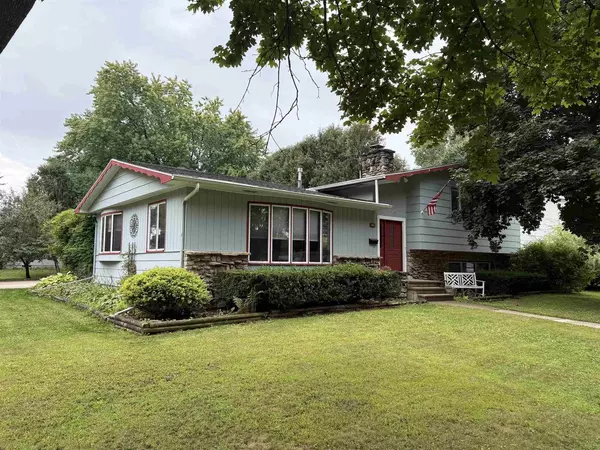 182 S HUMPHREY CIRCLE, Shawano, WI 54166