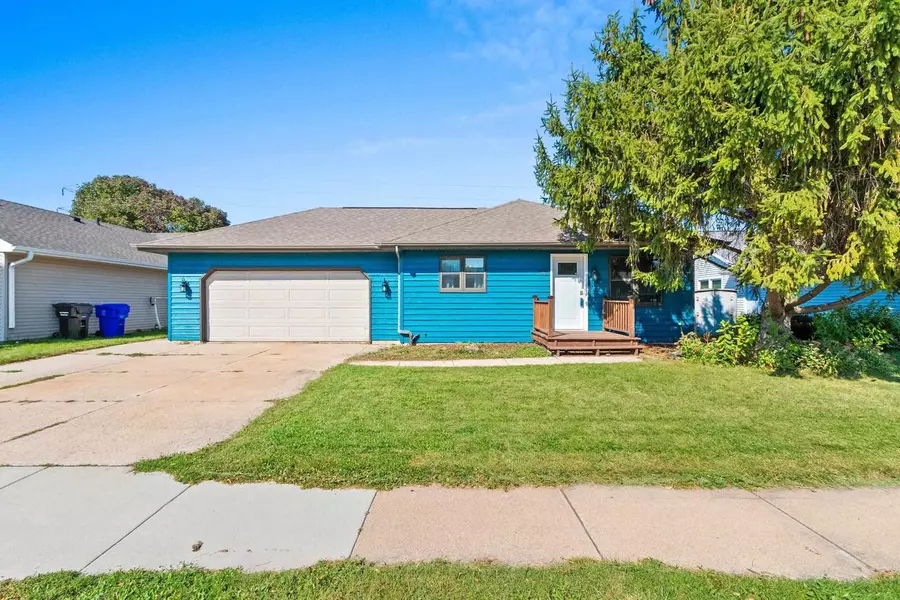 1742 E SYLVAN AVENUE, Appleton, WI 54915