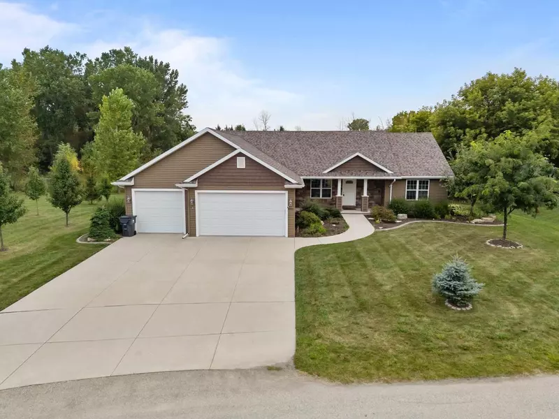 1095 DOGWOOD TRAIL, Neenah, WI 54956