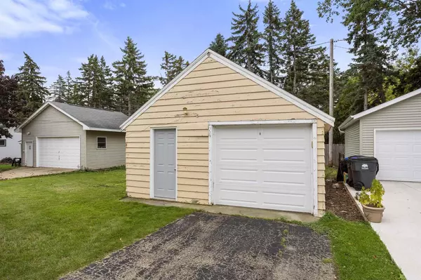 Neenah, WI 54956,529 FAIRVIEW AVENUE