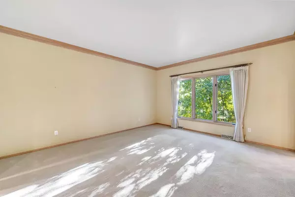 Green Bay, WI 54301,1601 RUSTIC OAKS COURT