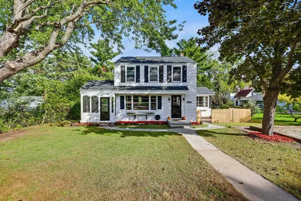 Weyauwega, WI 54983,110 W SUMNER STREET