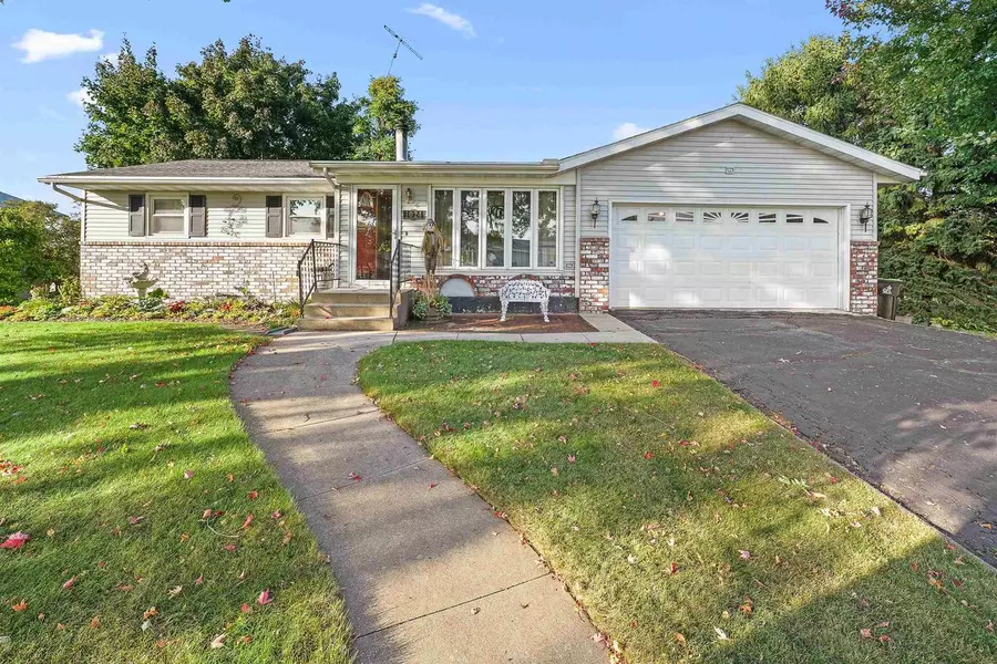 1024 W LINCOLN STREET, Waupun, WI 53963