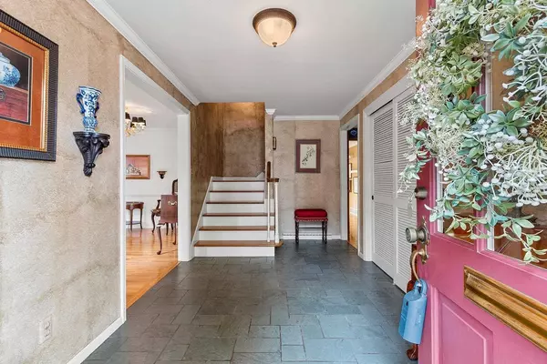 Green Bay, WI 54301,541 W BRIAR LANE