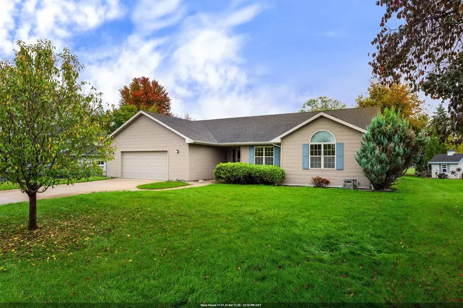 820 N OAKWOOD ROAD, Oshkosh, WI 54904