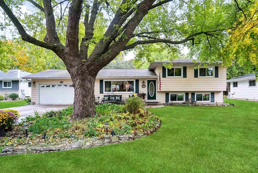 1106 S PARK AVENUE, Neenah, WI 54956