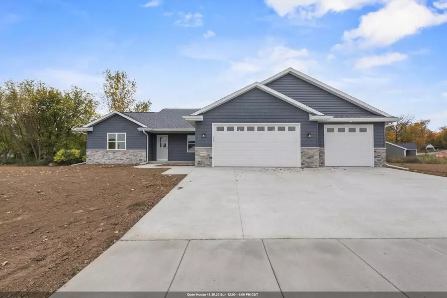W7055 OTIS DRIVE, Greenville, WI 54942