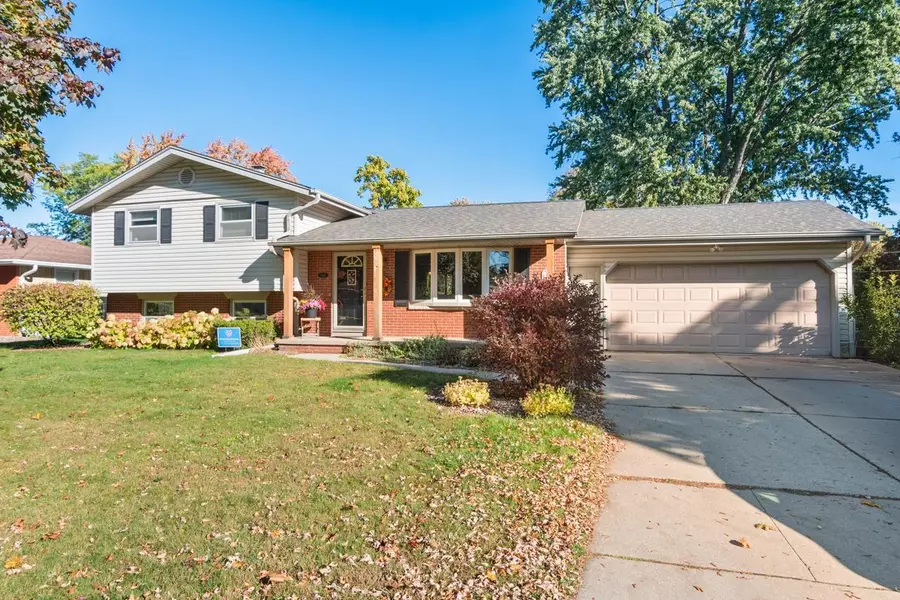 1288 CANTERBURY ROAD, Green Bay, WI 54304
