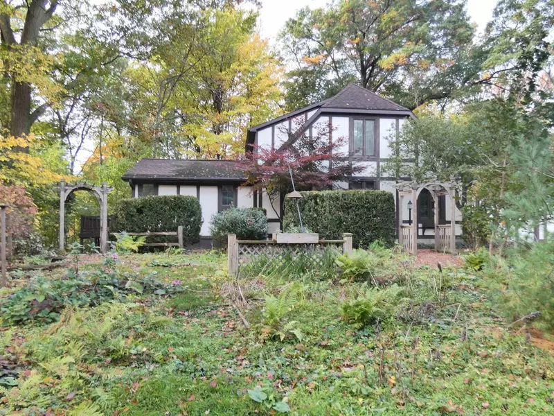 2044 ANN LANE, Green Bay, WI 54304