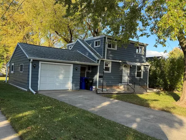 1620 E RANDALL AVENUE, Appleton, WI 54911