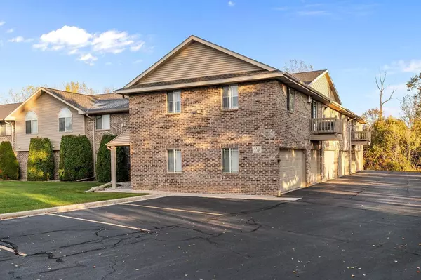 3333 N CASALOMA DRIVE #9, Appleton, WI 54913
