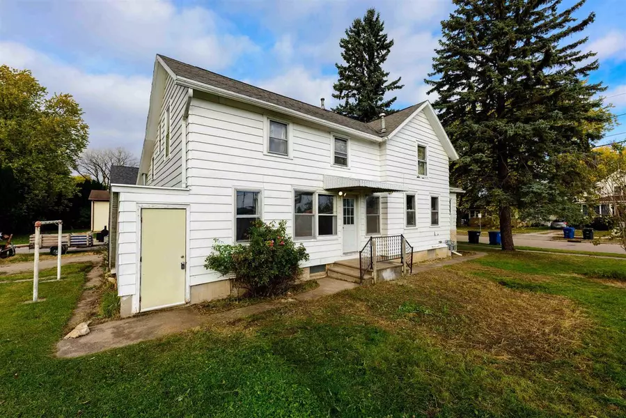609 W 4TH AVENUE, Oshkosh, WI 54902
