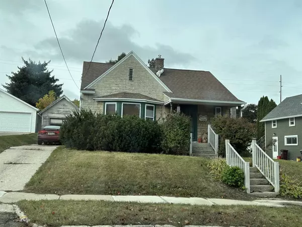 1214 S 18TH STREET, Manitowoc, WI 54220