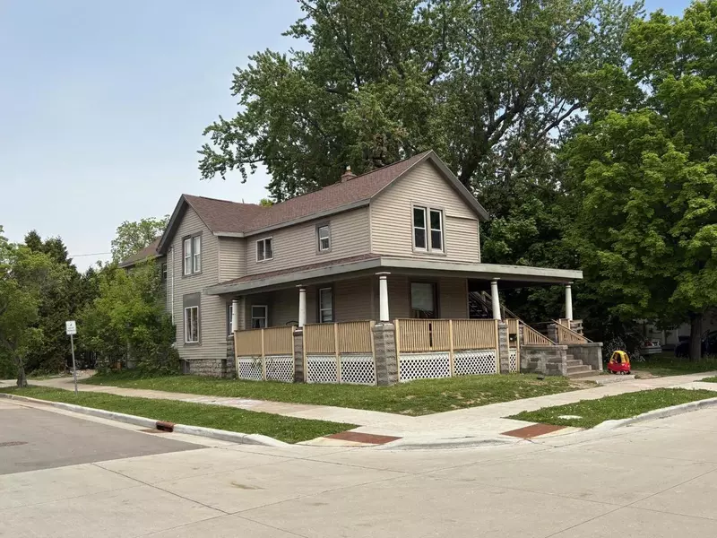 420 W LINCOLN AVENUE, Oshkosh, WI 54901