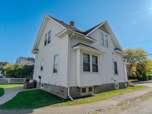 Oshkosh, WI 54902,326 W 19TH AVENUE