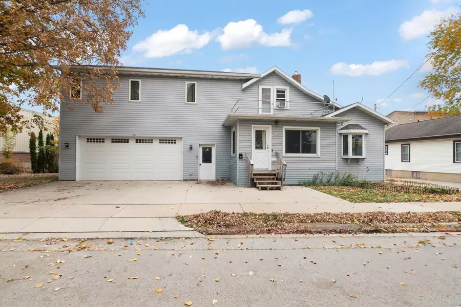 124 S CUSTER STREET, Brillion, WI 54110