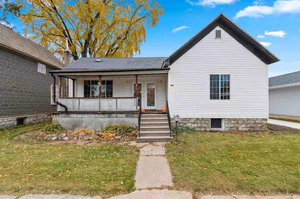 1011 BLAINE STREET, Marinette, WI 54143