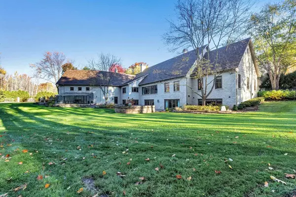 1250 THAYER TRAIL, Hobart, WI 54155