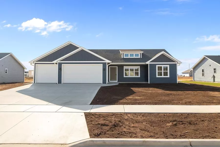 2041 BEAR PAW TRAIL, Kaukauna, WI 54130