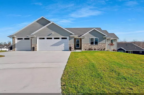 2121 DURUM COURT, Suamico, WI 54313