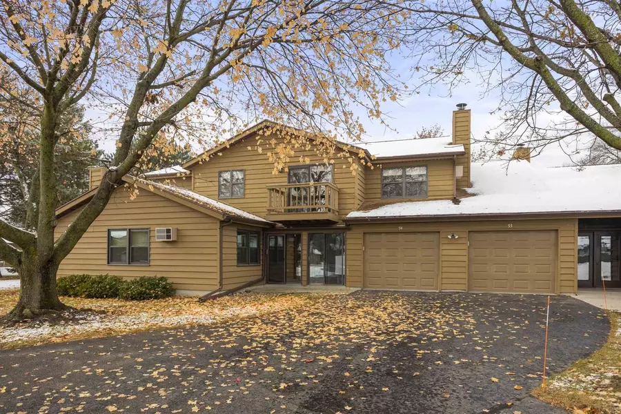 1160 BRITTANY COURT #93, Neenah, WI 54956