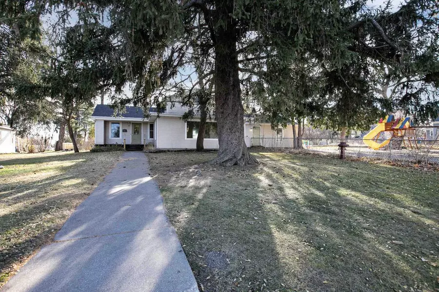 224 E SCOTT STREET, Omro, WI 54963
