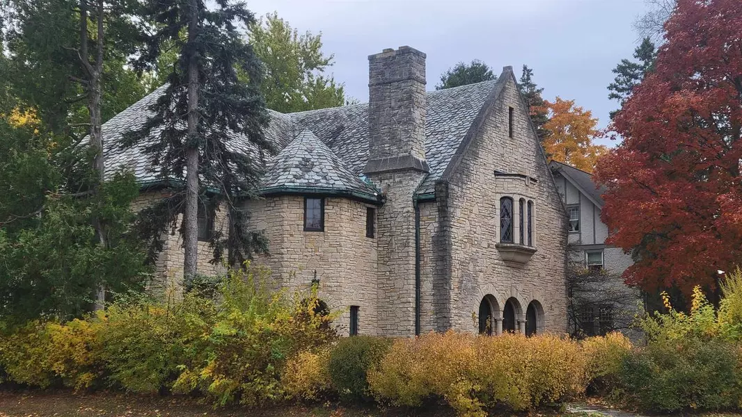 1101 S MONROE AVENUE, Green Bay, WI 54301