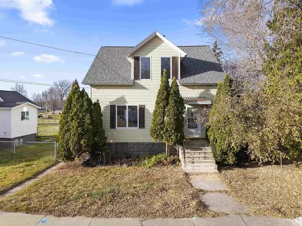 208 OGDEN STREET, Marinette, WI 54143