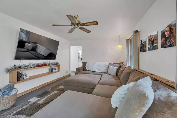 Green Bay, WI 54304,915 COLONIAL AVENUE