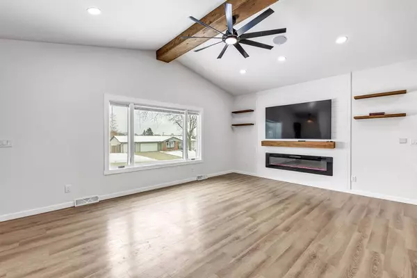 Green Bay, WI 54313,1091 CIRCLE DRIVE