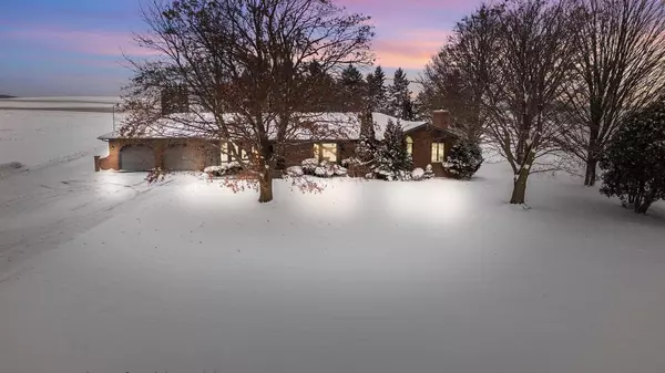 N7052 COUNTY ROAD W, Mount Calvary, WI 53057