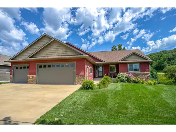 426 Eastview Ct, River Falls, WI 54022