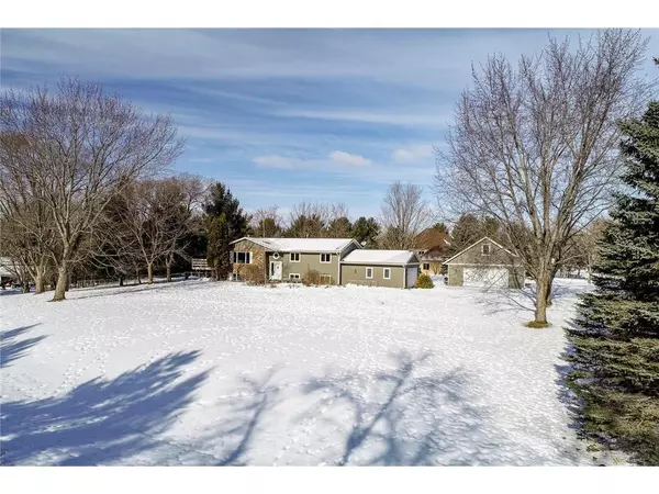 935 Ridge Pass, Hudson, WI 54016