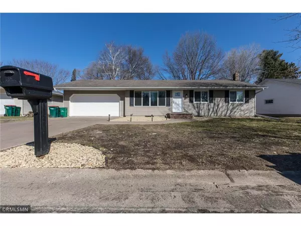 917 Sunset Ln, River Falls, WI 54022