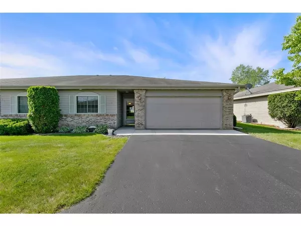 1424 Wheat Grass, Hudson, WI 54016