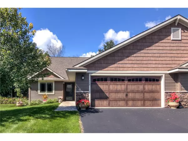 748 Club View Ln, Altoona, WI 54720