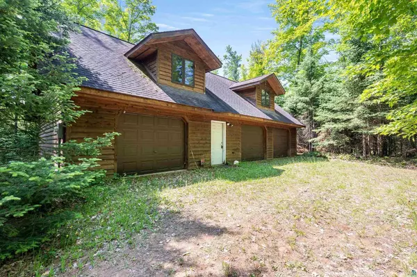 8578 S Oliphant Rd, South Range, WI 54874