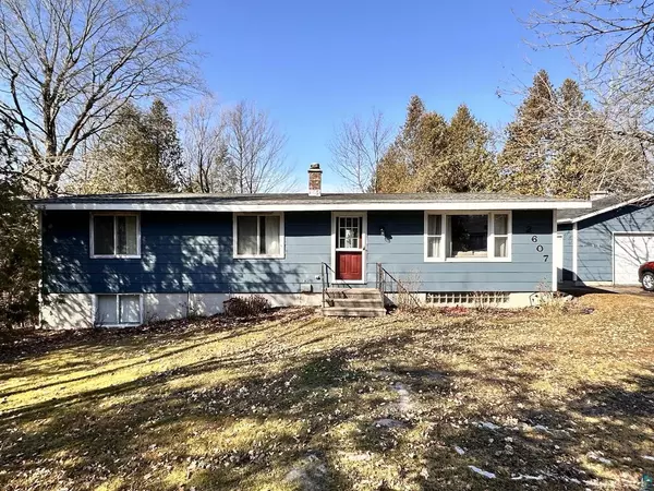 2607 Lake Shore Dr E, Ashland, WI 54806