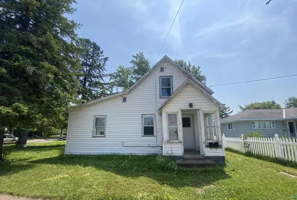 116 6th St E, Ashland, WI 54806