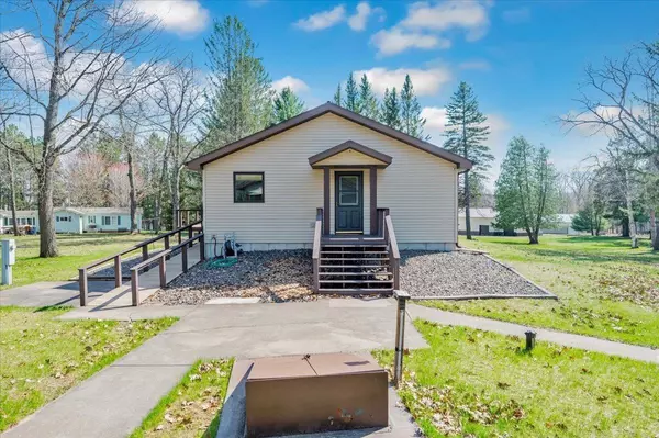 9505 Buskey Bay Dr, Iron River, WI 54847