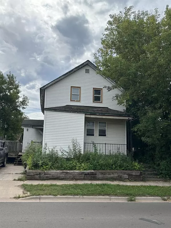 418 6th St W, Ashland, WI 54806