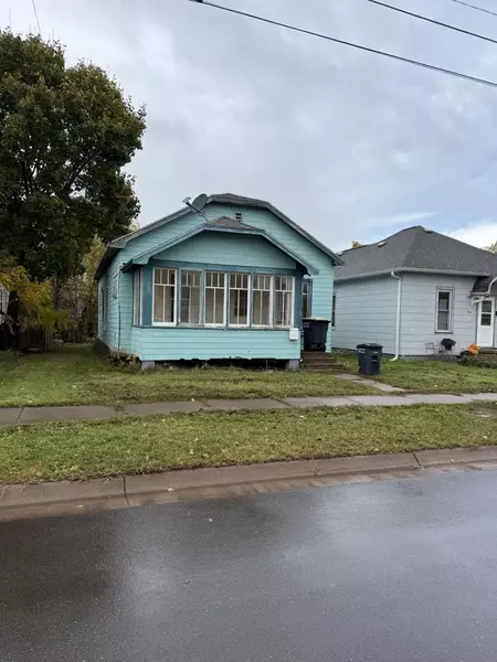 417 E 3rd St, Ashland, WI 54806