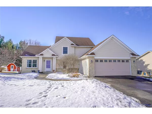 2420 Burl Oak Curv, Hudson, WI 54016